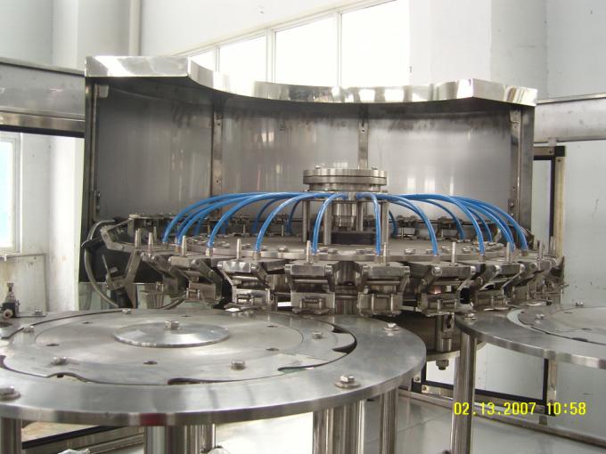 Sparkling Water / Carbonated Beverage Filling Machine For Different Bottles 3
