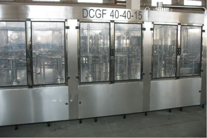 Sparkling Water / Carbonated Beverage Filling Machine For Different Bottles 0